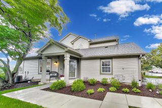 579 Willow Way, Lindenhurst, IL 60046