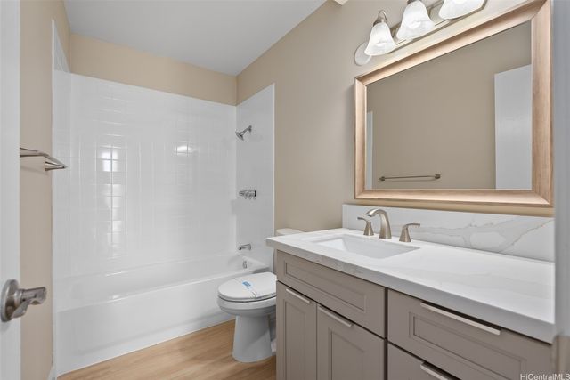 98 1030 Moanalua Road 5-201, Aiea, HI 96701