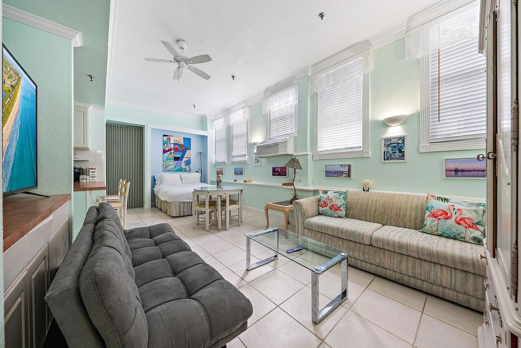 Image 3 of property listing at 235 Sunrise Avenue 1051, Palm Beach, FL 33480