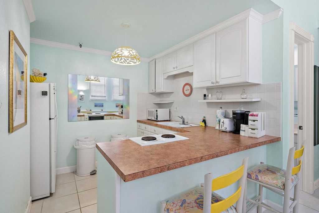 Image 6 of property listing at 235 Sunrise Avenue 1051, Palm Beach, FL 33480