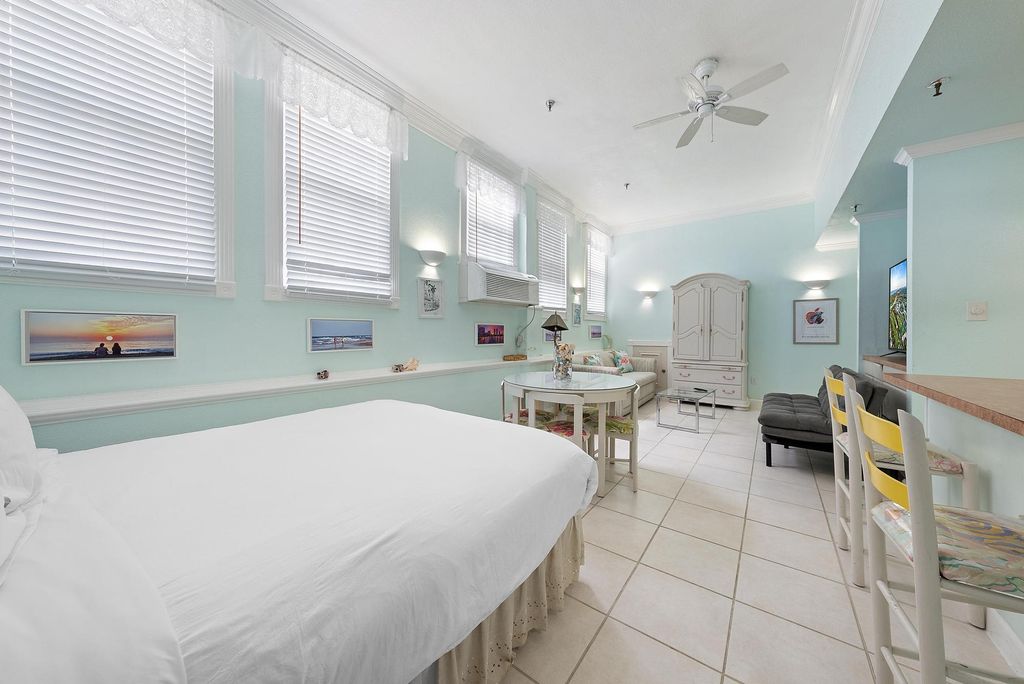 Image 7 of property listing at 235 Sunrise Avenue 1051, Palm Beach, FL 33480