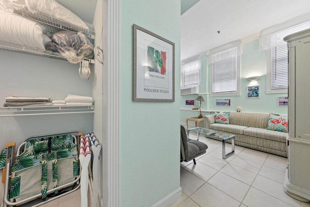 Image 9 of property listing at 235 Sunrise Avenue 1051, Palm Beach, FL 33480