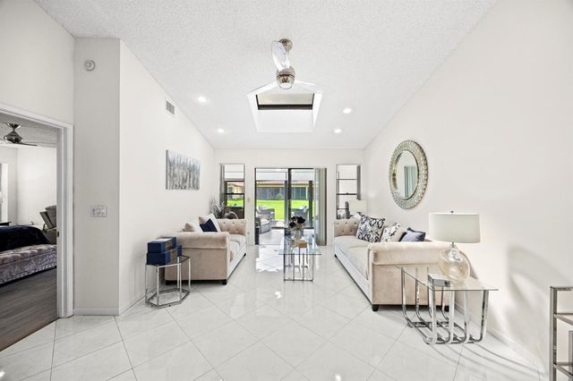 5916 Sunswept Lane A, Boynton Beach, FL 33437