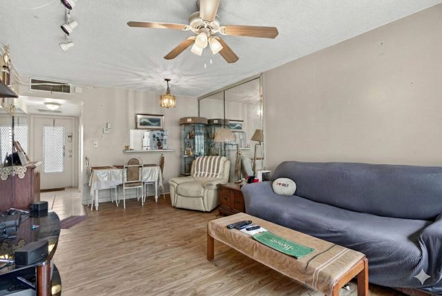 5111 W Oakland Park Boulevard 105, Lauderdale Lakes, FL 33313