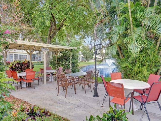 5111 W Oakland Park Boulevard 105, Lauderdale Lakes, FL 33313