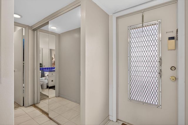 5111 W Oakland Park Boulevard 105, Lauderdale Lakes, FL 33313