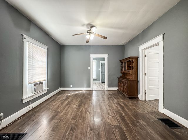 1425 S 11th Street, Terre Haute, IN 47802