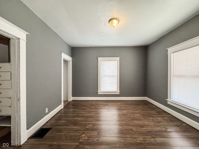 1425 S 11th Street, Terre Haute, IN 47802