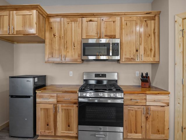 225 Aurora Lane, Tryon, NC 28782