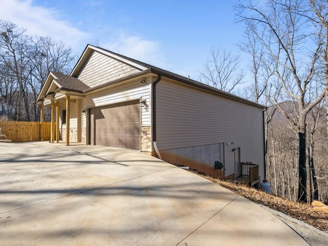 225 Aurora Lane, Tryon, NC 28782