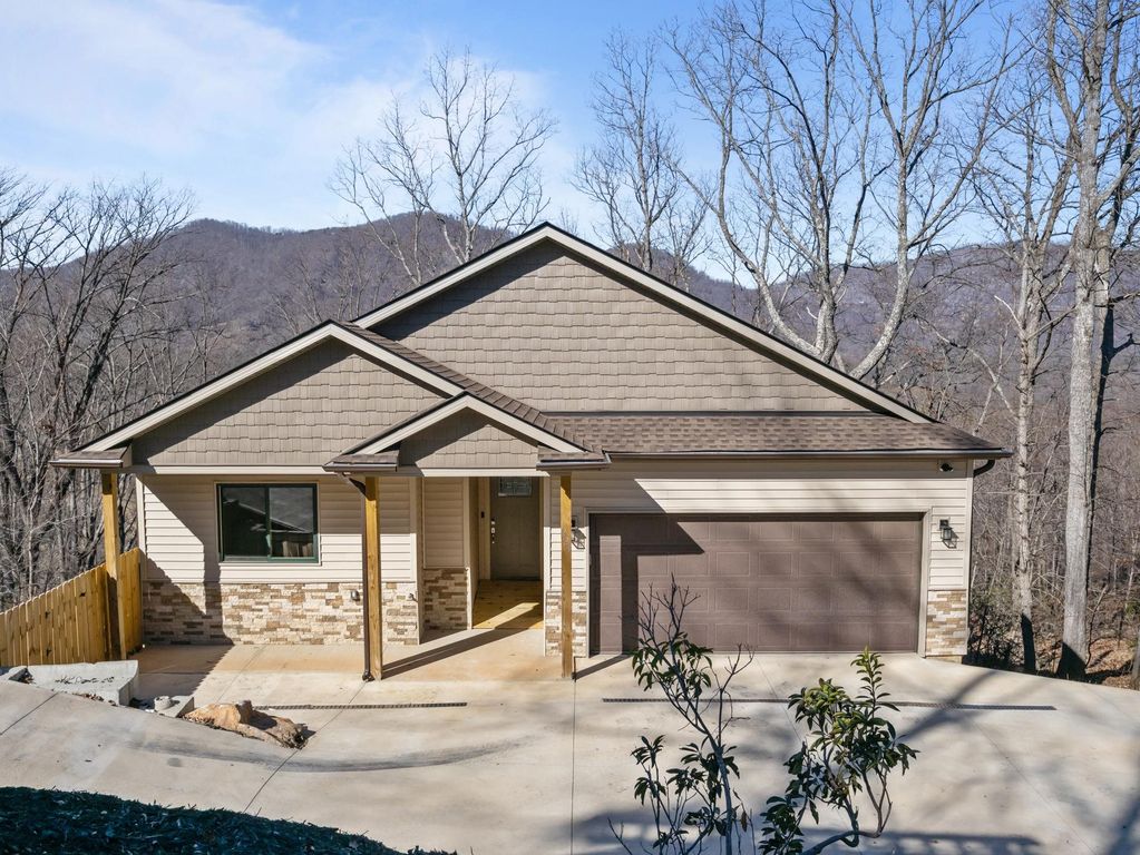 225 Aurora Lane, Tryon, NC 28782