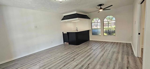 47 W Dansby Drive, Galveston, TX 77551