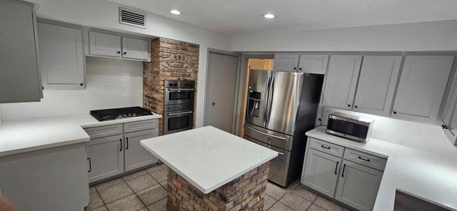 47 W Dansby Drive, Galveston, TX 77551