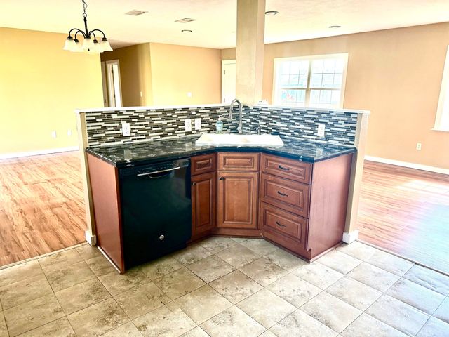 5520 Lincoln Ave, Groves, TX 77619