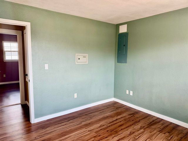 5520 Lincoln Ave, Groves, TX 77619