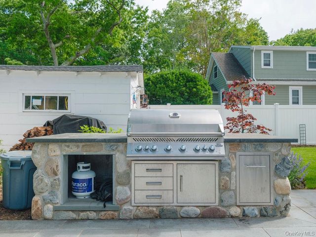 4525 S Harbor Road, Southold, NY 11971