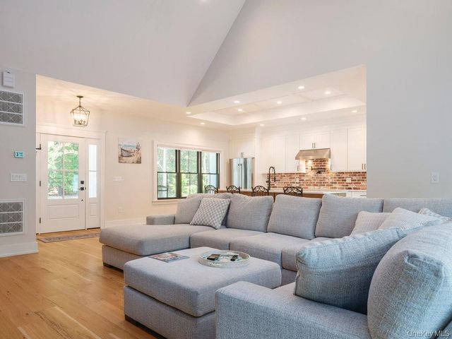 4525 S Harbor Road, Southold, NY 11971