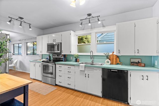 631 N Steele Street, Tacoma, WA 98406