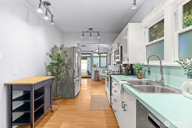 631 N Steele Street, Tacoma, WA 98406