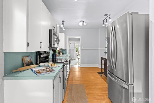 631 N Steele Street, Tacoma, WA 98406