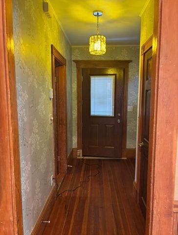 13 Moulton St, Lynn, MA 01905