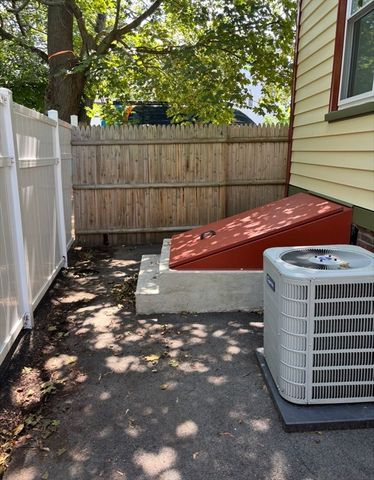 13 Moulton St, Lynn, MA 01905
