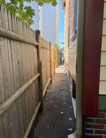 13 Moulton St, Lynn, MA 01905
