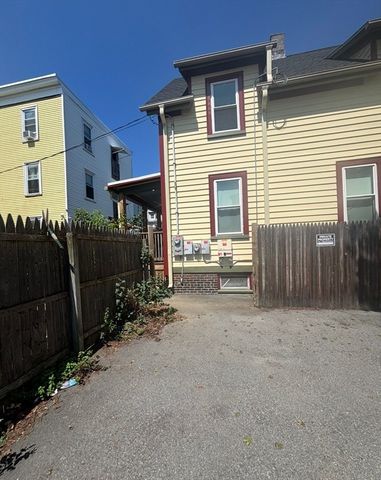 13 Moulton St, Lynn, MA 01905