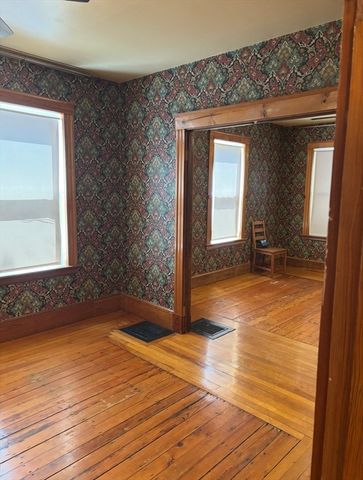 13 Moulton St, Lynn, MA 01905