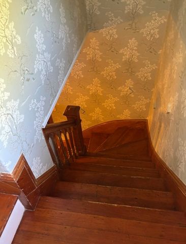 13 Moulton St, Lynn, MA 01905
