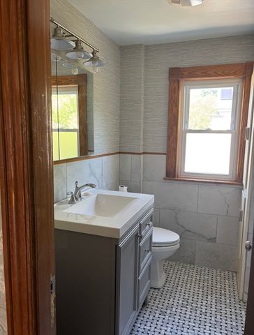 13 Moulton St, Lynn, MA 01905