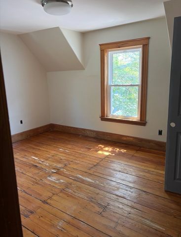 13 Moulton St, Lynn, MA 01905