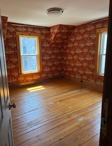 13 Moulton St, Lynn, MA 01905