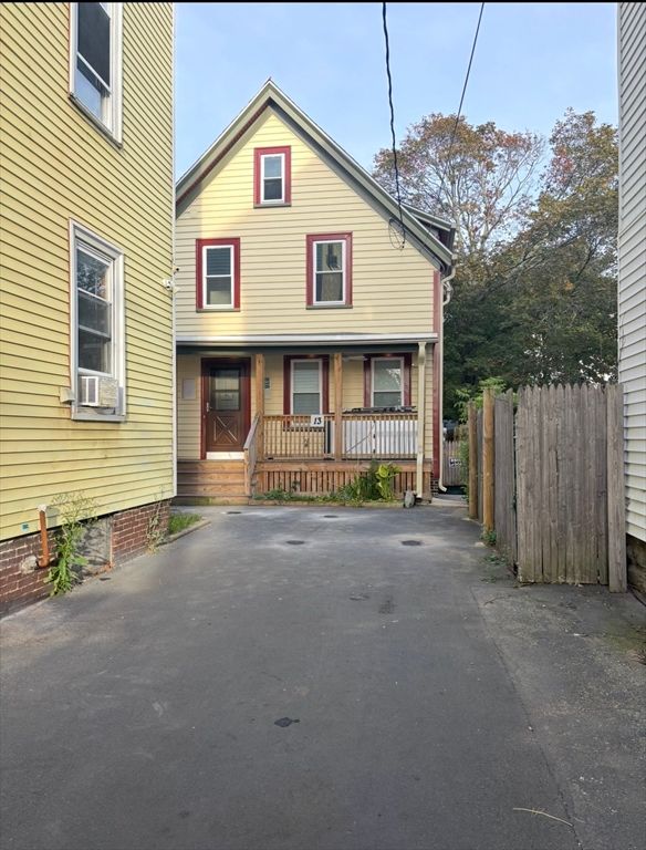 13 Moulton St, Lynn, MA 01905