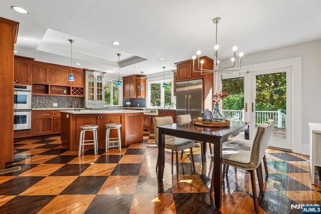 136 Summit Avenue, Montclair, NJ 07043