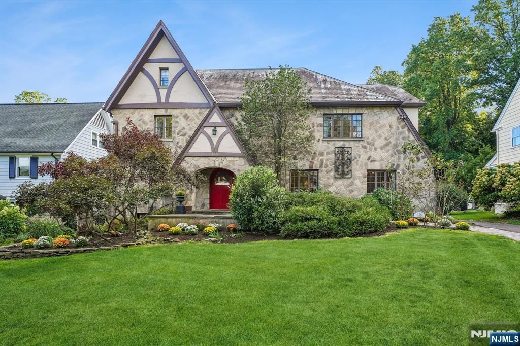 136 Summit Avenue, Montclair, NJ 07043