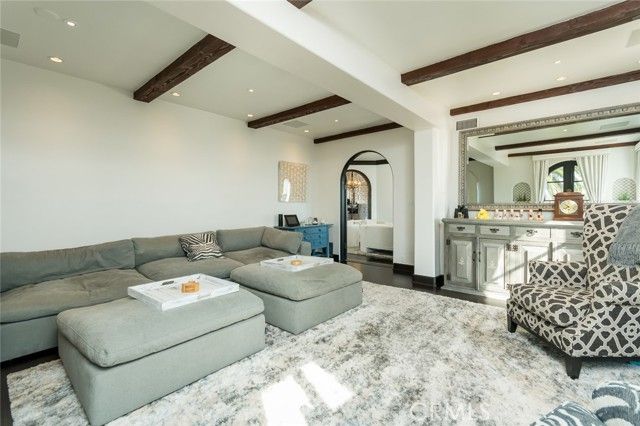 330 Kempton Road, Glendale, CA 91202