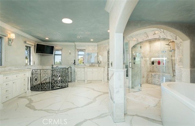 330 Kempton Road, Glendale, CA 91202