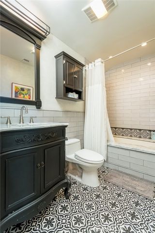 330 Kempton Road, Glendale, CA 91202