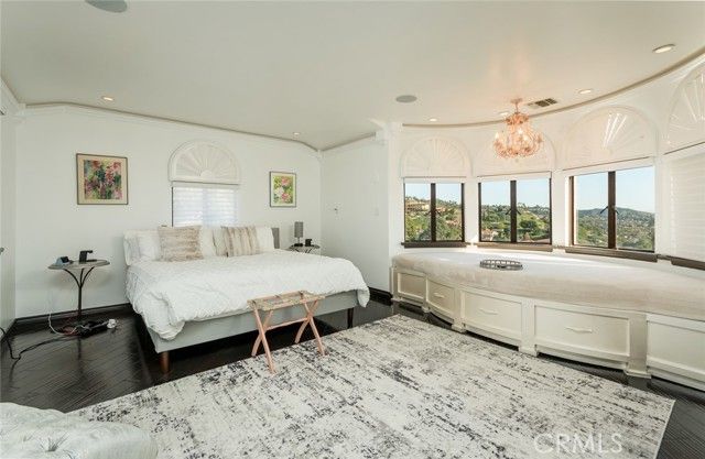 330 Kempton Road, Glendale, CA 91202