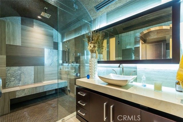 330 Kempton Road, Glendale, CA 91202