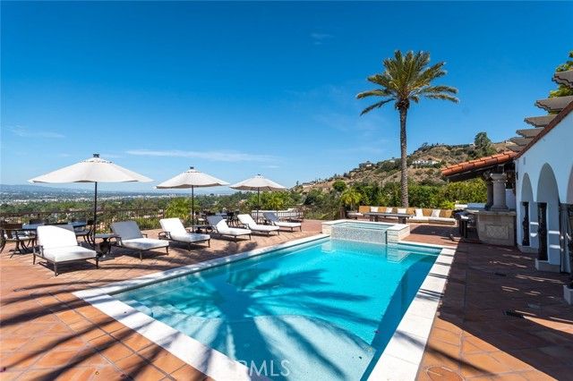 330 Kempton Road, Glendale, CA 91202