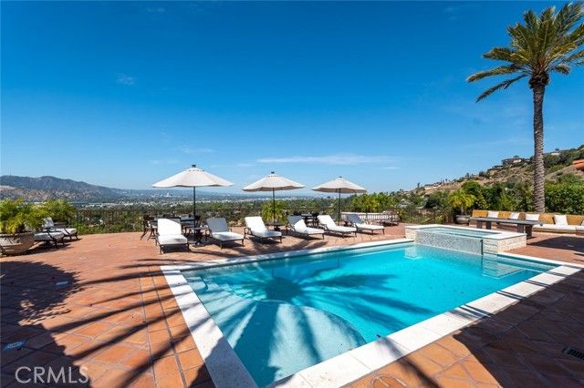 330 Kempton Road, Glendale, CA 91202