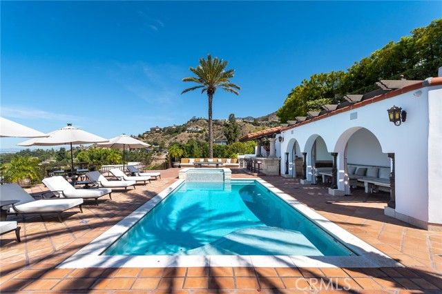 330 Kempton Road, Glendale, CA 91202