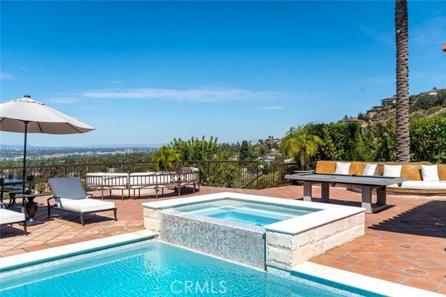 330 Kempton Road, Glendale, CA 91202