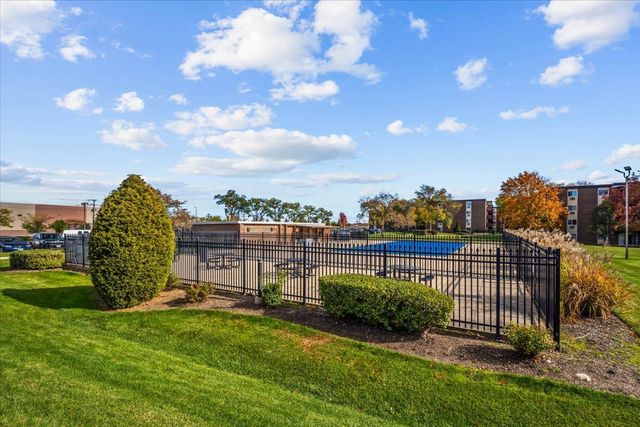 1311 S Finley Road 203, Lombard, IL 60148