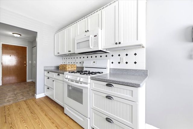 1311 S Finley Road 203, Lombard, IL 60148