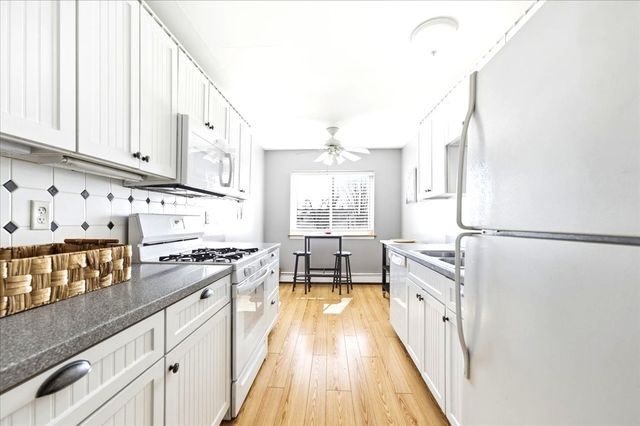 1311 S Finley Road 203, Lombard, IL 60148