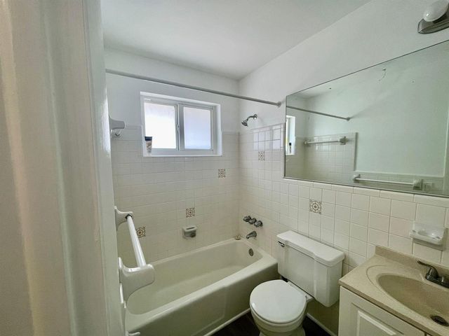 1704 NE 9th Street, Fort Lauderdale, FL 33304