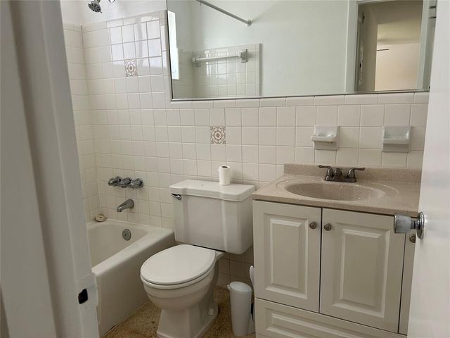 1704 NE 9th Street, Fort Lauderdale, FL 33304